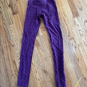 Beyond Yoga Purple Diamond Pattern Ribbed Leggings